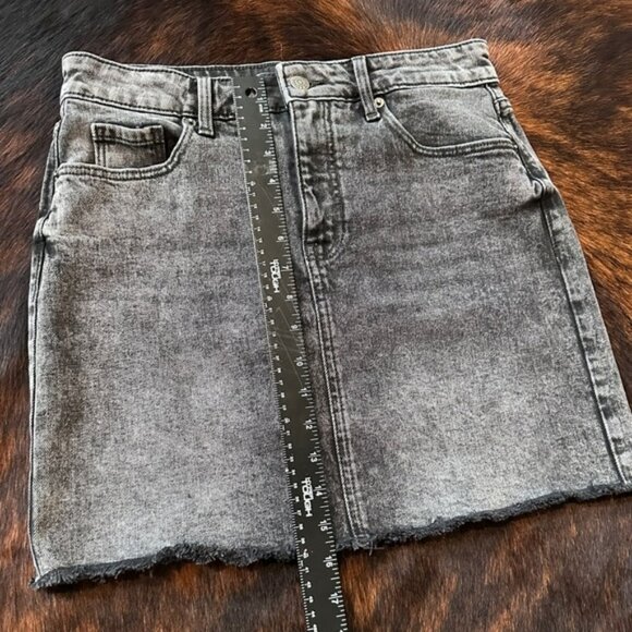 Old Navy Stonewashed Black Mini Skirt! Size 4 , Career, Casual , Office, Classic - Picture 5 of 5